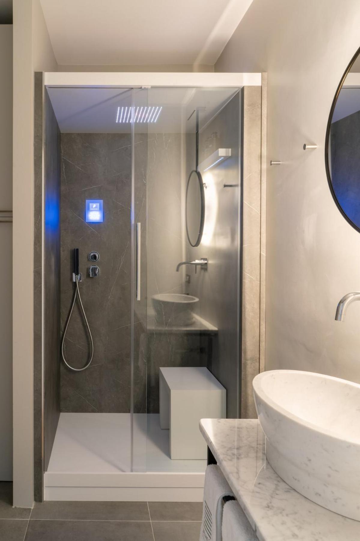 Apartment In Centro, Doccia Con Genua